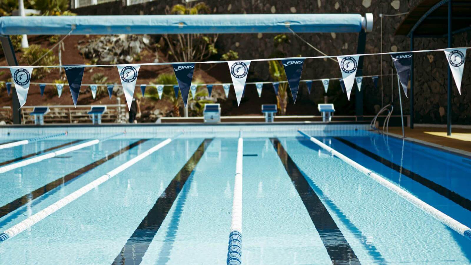 Club Natación Metropole und Tenerife Top Training die auf den